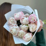 9 нежных пионов Moon over Barrington в букете «Пионовый зефир»