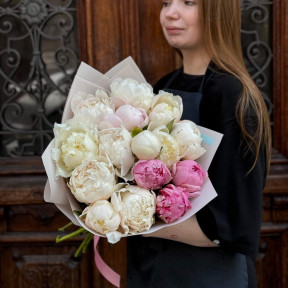 15 fragrant peonies in a bouquet «Raspberry blob»