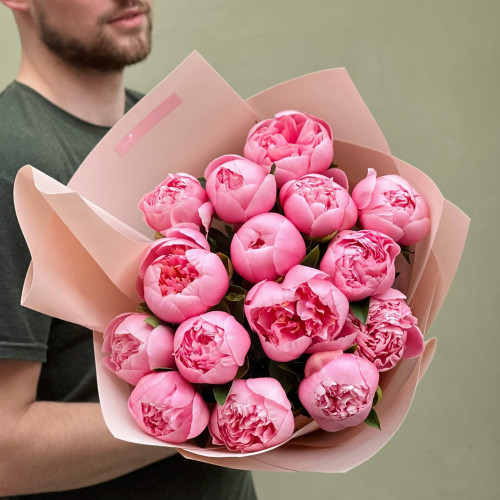 15 Etched salmon peonies in a bouquet «Flight of the Flamingo»