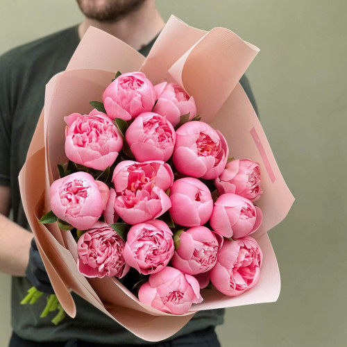 15 Etched salmon peonies in a bouquet «Flight of the Flamingo»
