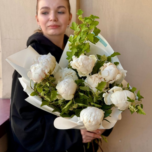 White peonies in a bouquet «Peony miracle»