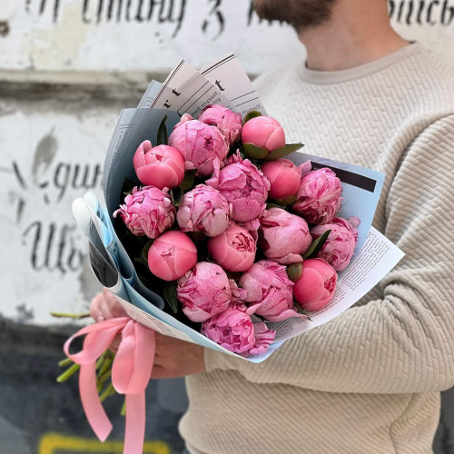Juicy bouquet of 17 peonies «Berry Parfait»