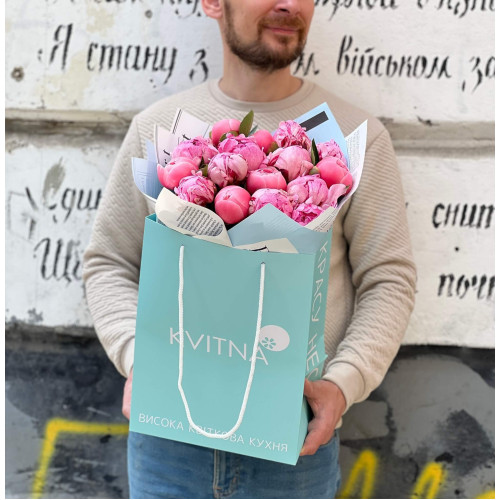 Juicy bouquet of 17 peonies «Berry Parfait»