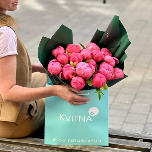 17 яскравих півоній у букеті «Коралова примха»