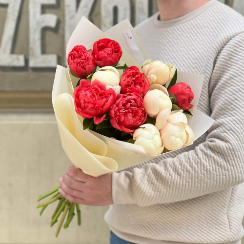 Bouquet of 11 peonies «Strawberry cheesecake»