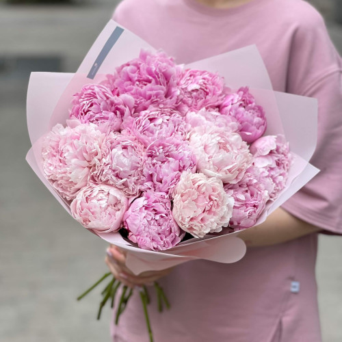 15 luxurious Sarah Bernhardt peonies