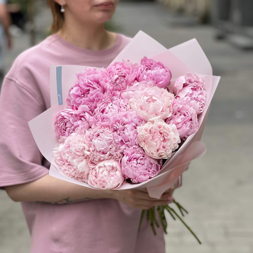 15 luxurious Sarah Bernhardt peonies