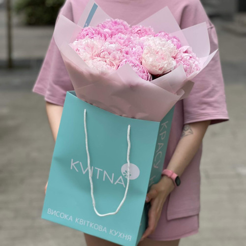 15 luxurious Sarah Bernhardt peonies