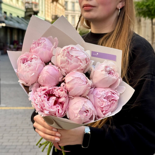 9 півоній у букеті «Аромат кохання»