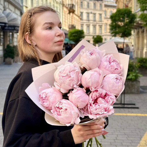 9 півоній у букеті «Аромат кохання»