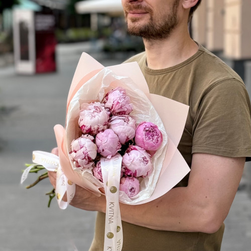Bouquet of 9 soft pink peonies «Fluffy Petals»