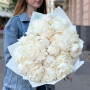 25 белоснежных пионов сорта Bowl of Cream в букете «Белоснежка»