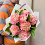 Букет из 7 пионов «Цветная красота»