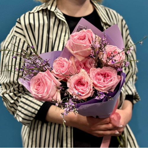 7 троянд Pink O'Hara у букеті «Полуничні губки»