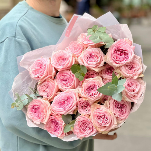 21 пионовидная роза Pink O'Hara в букете «Романтический жест»