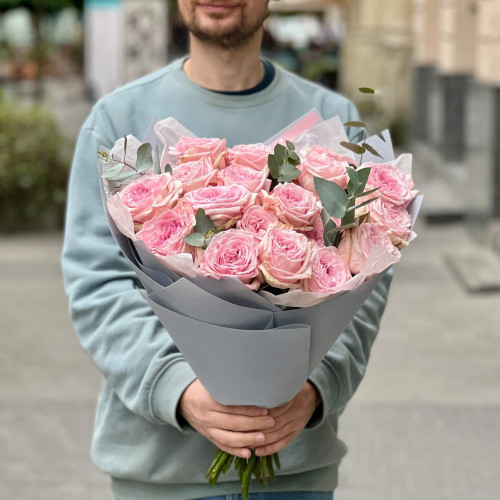 21 пионовидная роза Pink O'Hara в букете «Романтический жест»