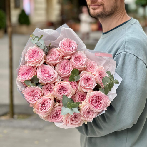 21 пионовидная роза Pink O'Hara в букете «Романтический жест»