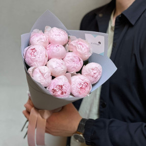 11 неймовірно ніжних піоновидних троянд Pink Peony в букеті «Тендітний аромат»