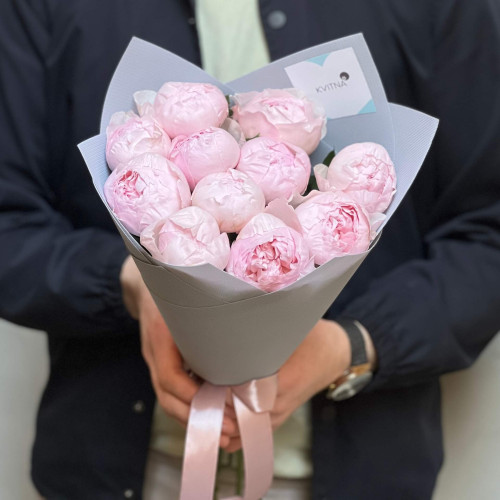 11 неймовірно ніжних піоновидних троянд Pink Peony в букеті «Тендітний аромат»