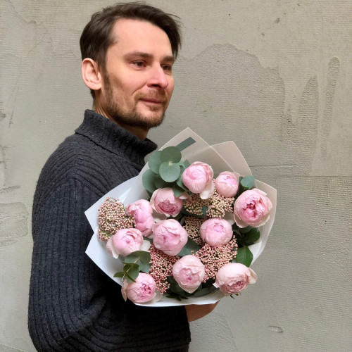11 невероятно нежных пионовидных роз Peony Pink в букете «Майский аромат»