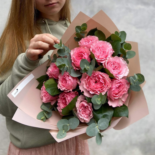 11 garden roses «Mayra Pink» with Eucalyptus
