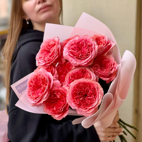 Букет з 11 піоновидних троянд Candy X-Pression «Вишукані цукерочки»