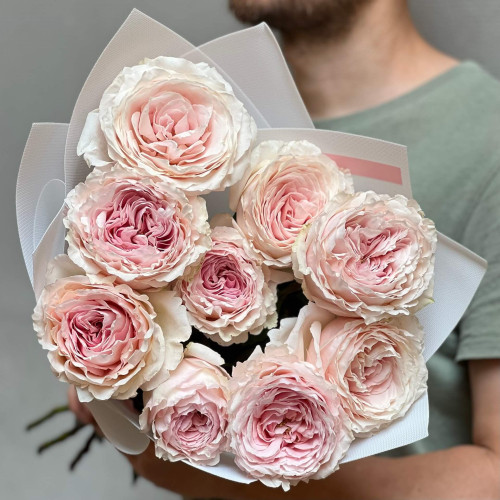 Нежный букет из 9 премиальных роз Princess Tsumugi «Романтический флер»