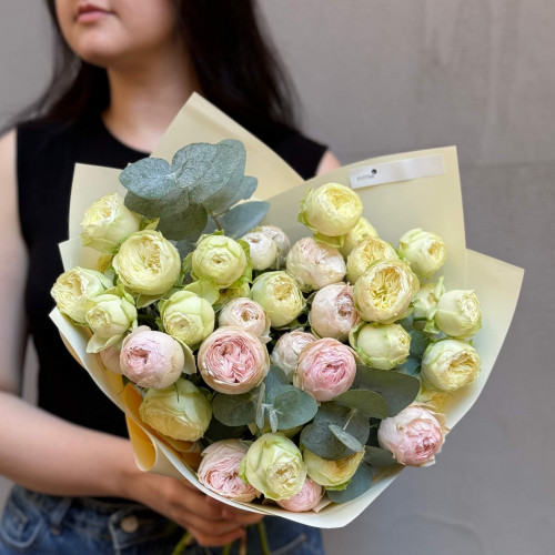 Букет з кущової піоновидної троянди «Солодкі кульки»