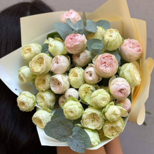 Букет з кущової піоновидної троянди «Солодкі кульки»