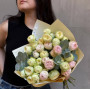 Букет з кущової піоновидної троянди «Солодкі кульки»