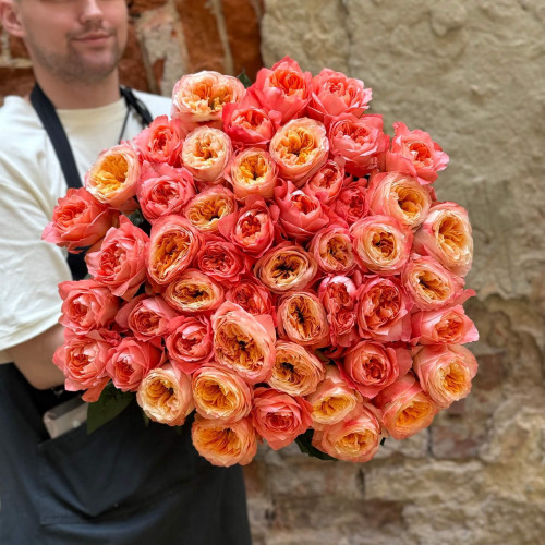 51 піоновидна троянда у букеті «Мерехтливий дракон»