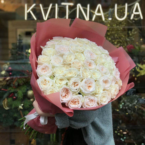 Запашний мікс білих троянд Вайт Охара та Плая Б'янка - 51 біла піоновидна троянда