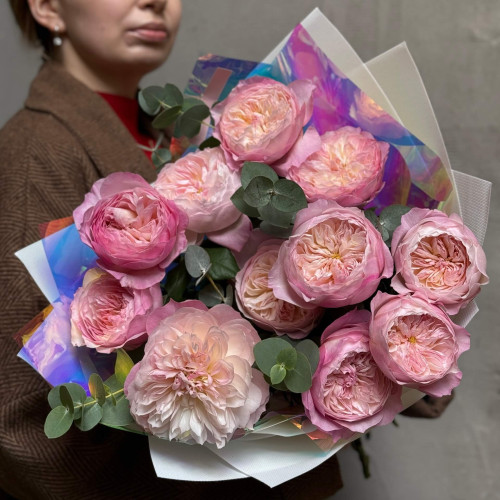 11 ексклюзивних піоновидних троянд Девіда Остіна Constance у букеті «Аромат щастя»