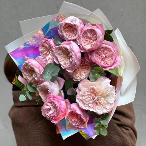 11 ексклюзивних піоновидних троянд Девіда Остіна Constance у букеті «Аромат щастя»