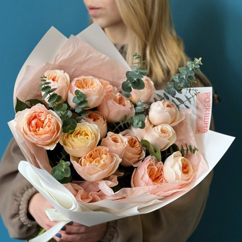 15 піоновидних троянд Джульєтта у букеті «Романтичний вірш»