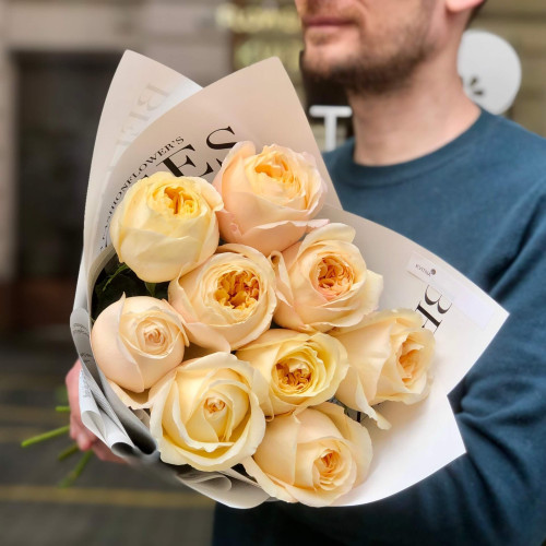 9 півонієвидних троянд Cream X-Pression у букеті «Абрикосовий мармелад»