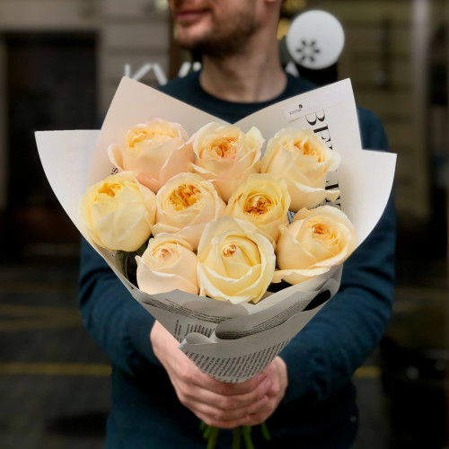 9 півонієвидних троянд Cream X-Pression у букеті «Абрикосовий мармелад»