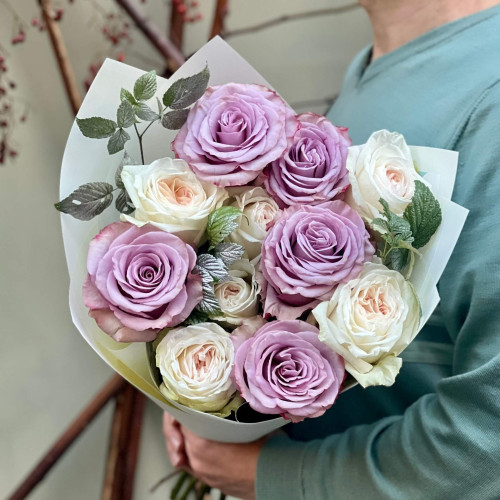 11 троянд у букеті «Аромат фіалки»