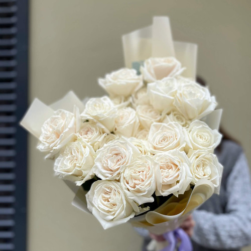 25 white roses Playa Blanca «Tenderness of roses»