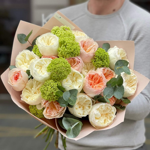 Мікс із 19 півонієвидних троянд Juliet та Aurora Garden у букеті «Розкішний сад»