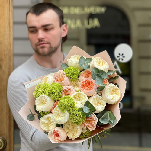 Мікс із 19 півонієвидних троянд Juliet та Aurora Garden у букеті «Розкішний сад»