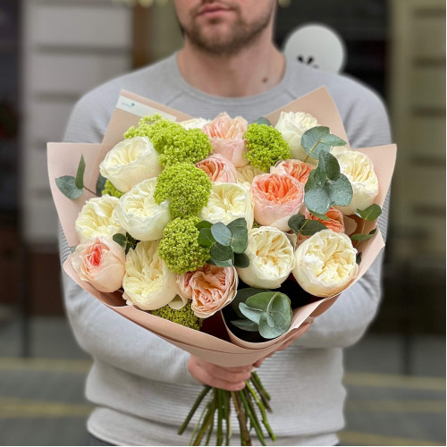 Мікс із 19 півонієвидних троянд Juliet та Aurora Garden у букеті «Розкішний сад»