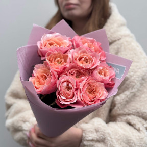 9 вишуканих японських піоновидних троянд Mikoto у букеті «Тендітна принцеса»