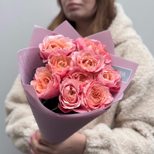 9 вишуканих японських піоновидних троянд Mikoto у букеті «Тендітна принцеса»