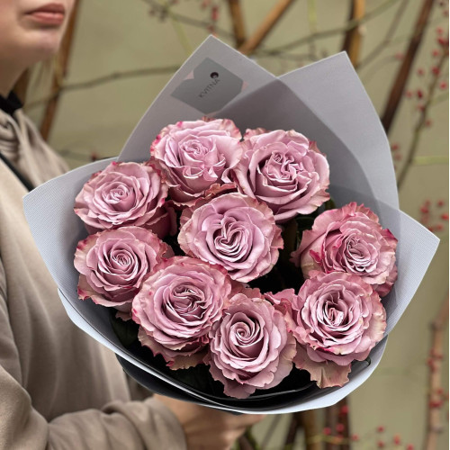 9 пионовидных роз Friends в букете «Вечерняя встреча»