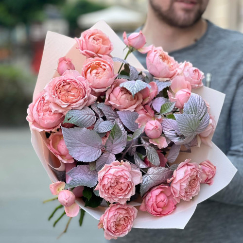 Кружевной нежный букет из кустовой пионовидной розы Juliet «Утренняя любовь»