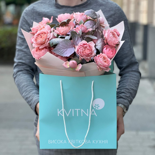 Кружевной нежный букет из кустовой пионовидной розы Juliet «Утренняя любовь»