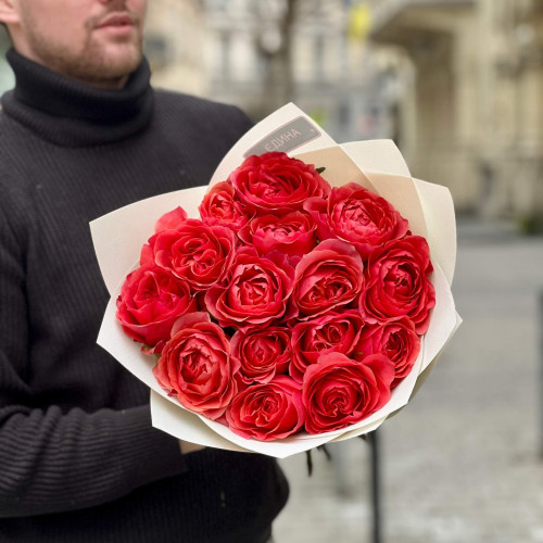 15 піоновидних троянд Dark X-Pression у букеті «Червоний то Любов!»