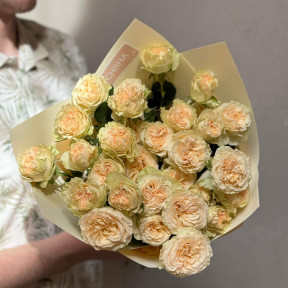 Букет із 7 гілок кущової піоновидної троянди Summerrose «Сонячні перлинки»