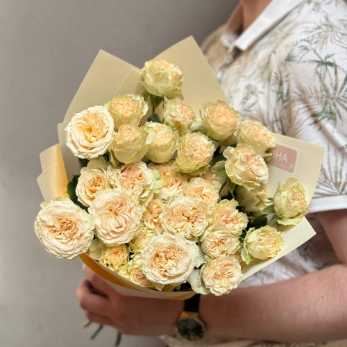 Букет из 7 веток кустовой пионовидной розы Summerrose «Солнечные жемчужинки»